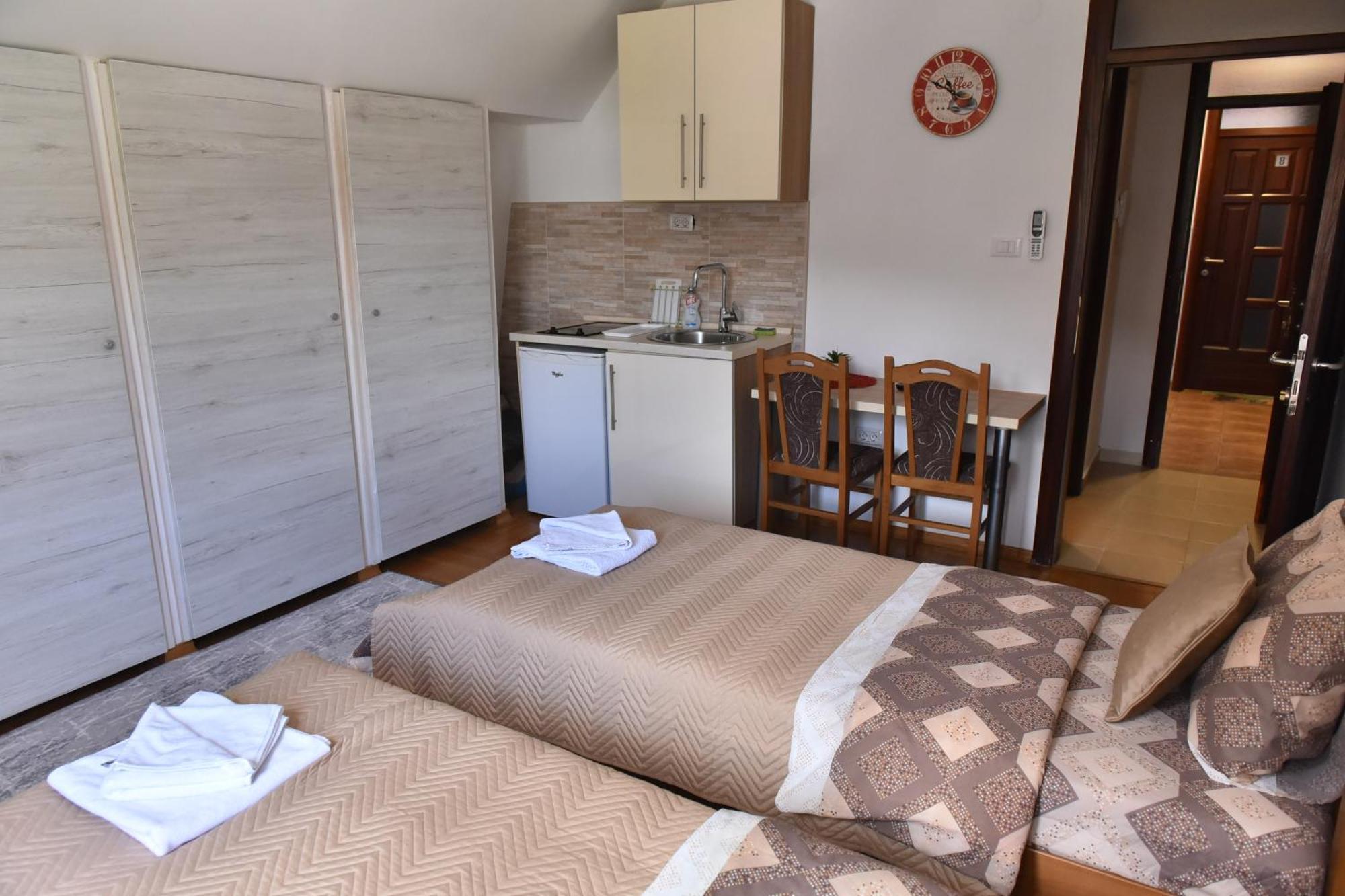 Apartments Ravno ปลูชิเน ภายนอก รูปภาพ